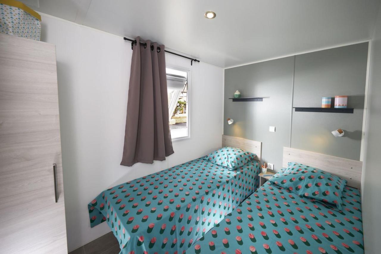 Les Chapelains Hotel Saillans  Buitenkant foto