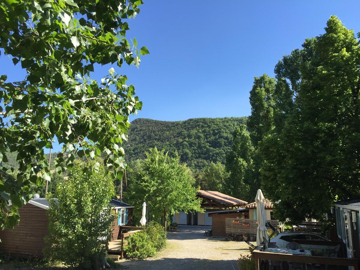 Les Chapelains Hotel Saillans  Buitenkant foto
