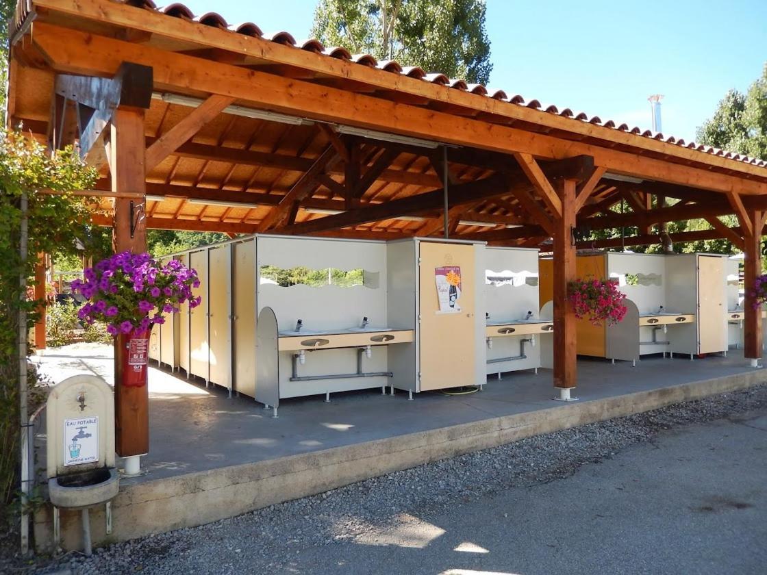 Les Chapelains Hotel Saillans  Buitenkant foto
